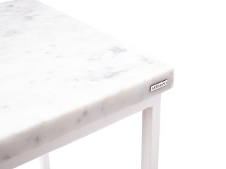 Wysoki stolik White Queen z blatem marmurowym Carrara